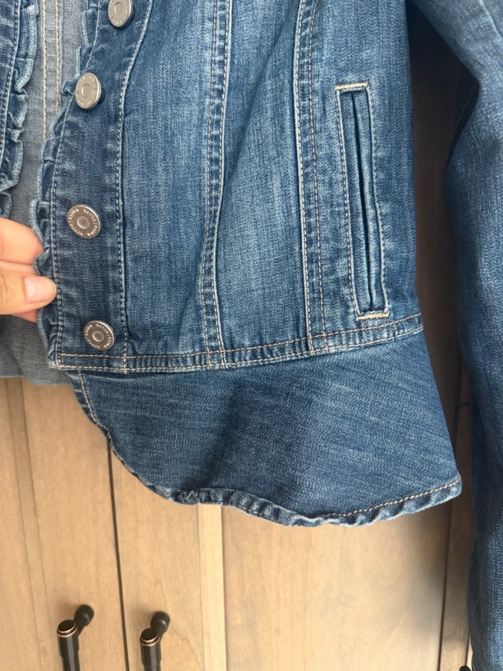 White House Black Market Dark Blue Denim Jacket - Women's Cropped Trucker size 4 - Picture 3 of 7